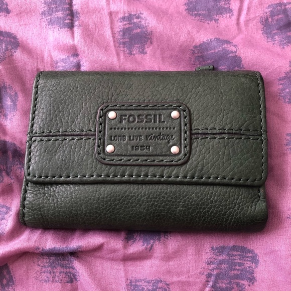 Fossil Trifold Leather Wallet in Hunter Green - Picture 1 of 5